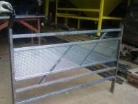 Газонные ограждения из черного металла